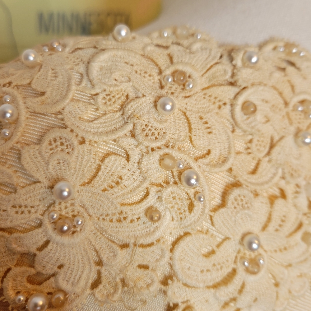 Vintage 1960s Wedding Dress Formal Gown Bride With Pearls & Lace. - Picture 9 of 16